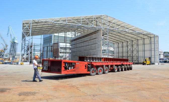 Brodosplitov kapitalni vozni park obogaćen je s dva samohodna modularna transportera. Svaki se sastoji od tri komponente; jedne Power Pack jedinice (PPU) za napajanje, te dvije modularne jedinice sa ukupno 10 osovina (6+4). Transporteri imaju mogućnost raznolikog međusobnog povezivanja. Ukupna nosivost ova dva SPMT transportera je 600 tona, a nabavljeni su za potrebe podizanja i prijevoza tereta težih od 180 tona, kolika je bila dosadašnja najveća nosivost samohodnih transportera u Brodosplitovom vlasništvu.