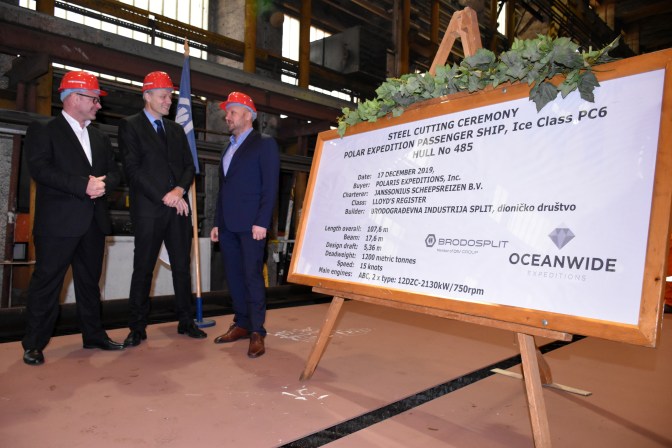 Direktor Hrvatske brodogradnje Jadranbrod Ruđer Friganović, pomoćnik ministra gospodarstva Zvonimir Novak i predsjednik Uprave Brodosplita i DIV grupe Tomislav Debeljak